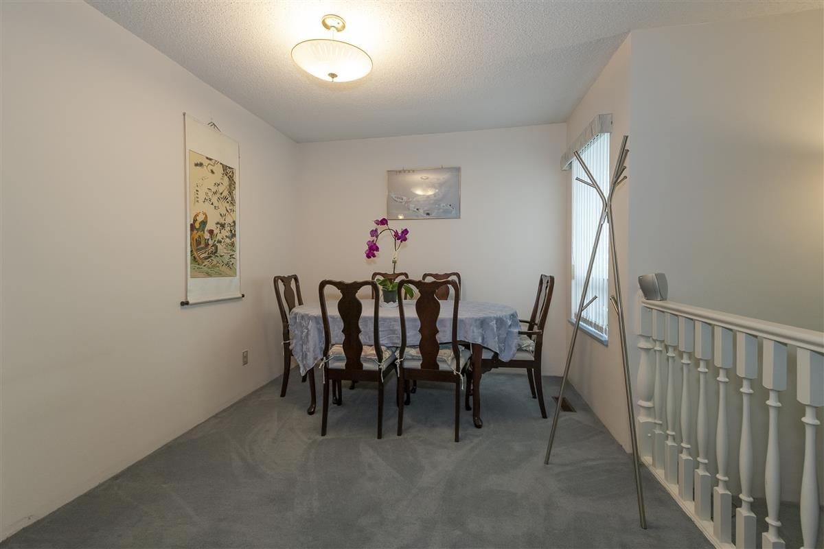 828 Porteau Pl