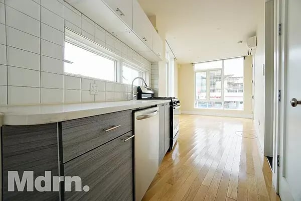 195 Greenpoint Avenue Unit: 2