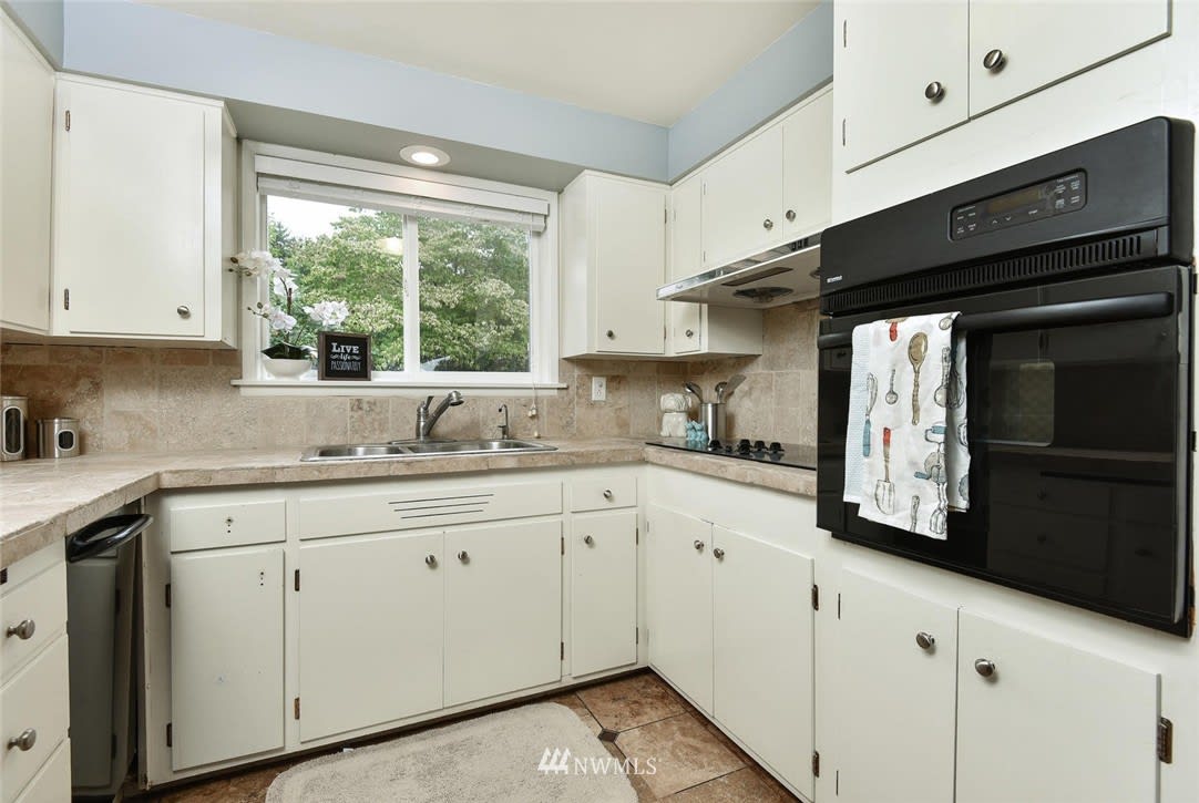 608 Jefferson Ave NE