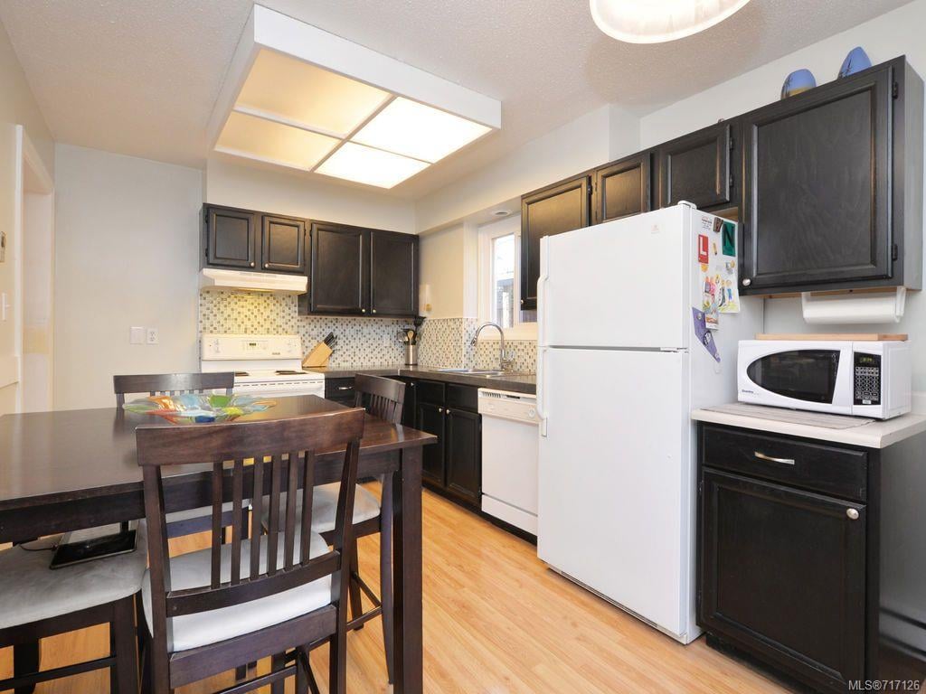 382 Selica Rd, Langford