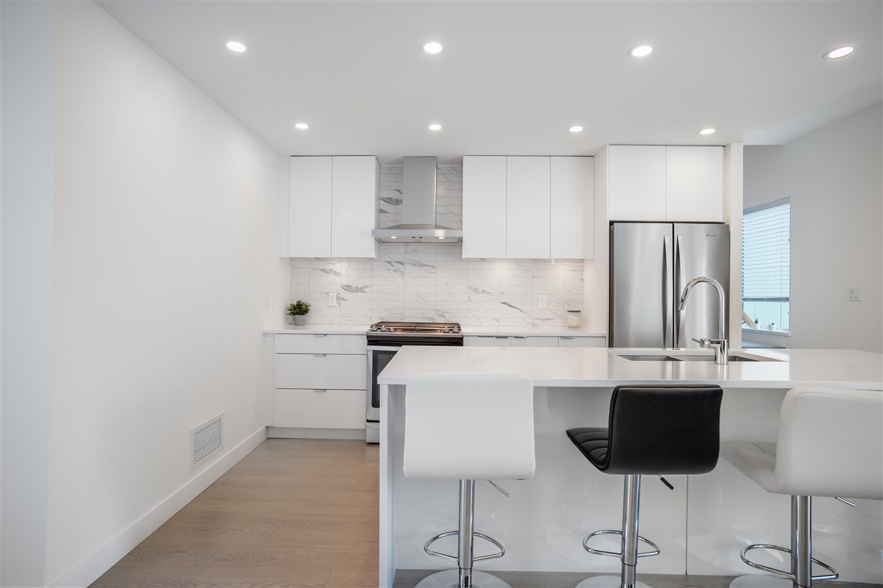 16-3596 Salal Dr