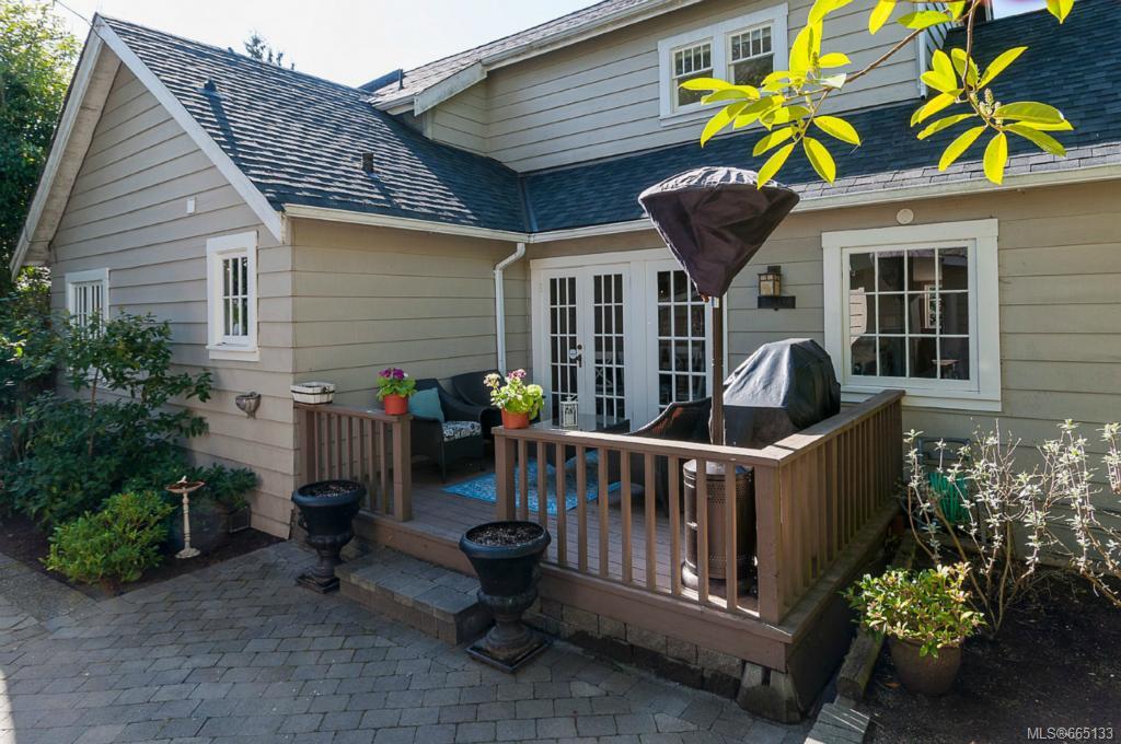 2861 Cadboro Bay Rd