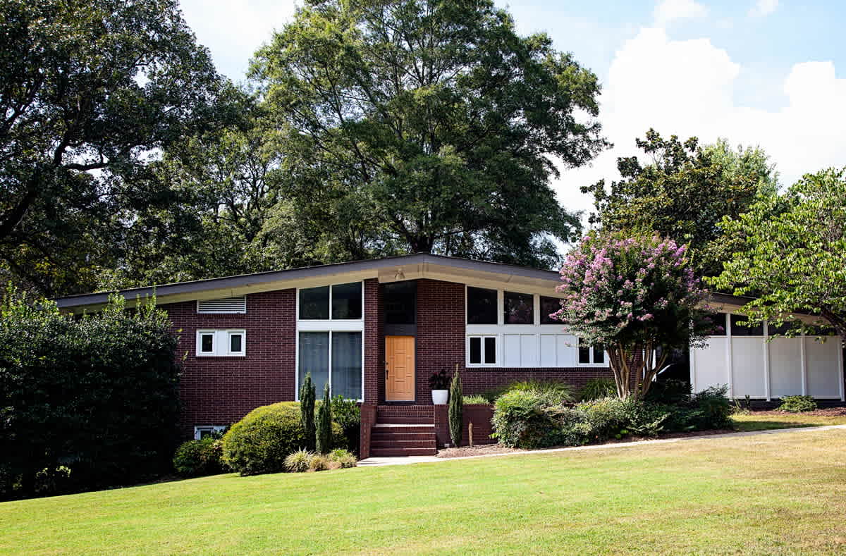 Curb Appeal: Modern Stunner