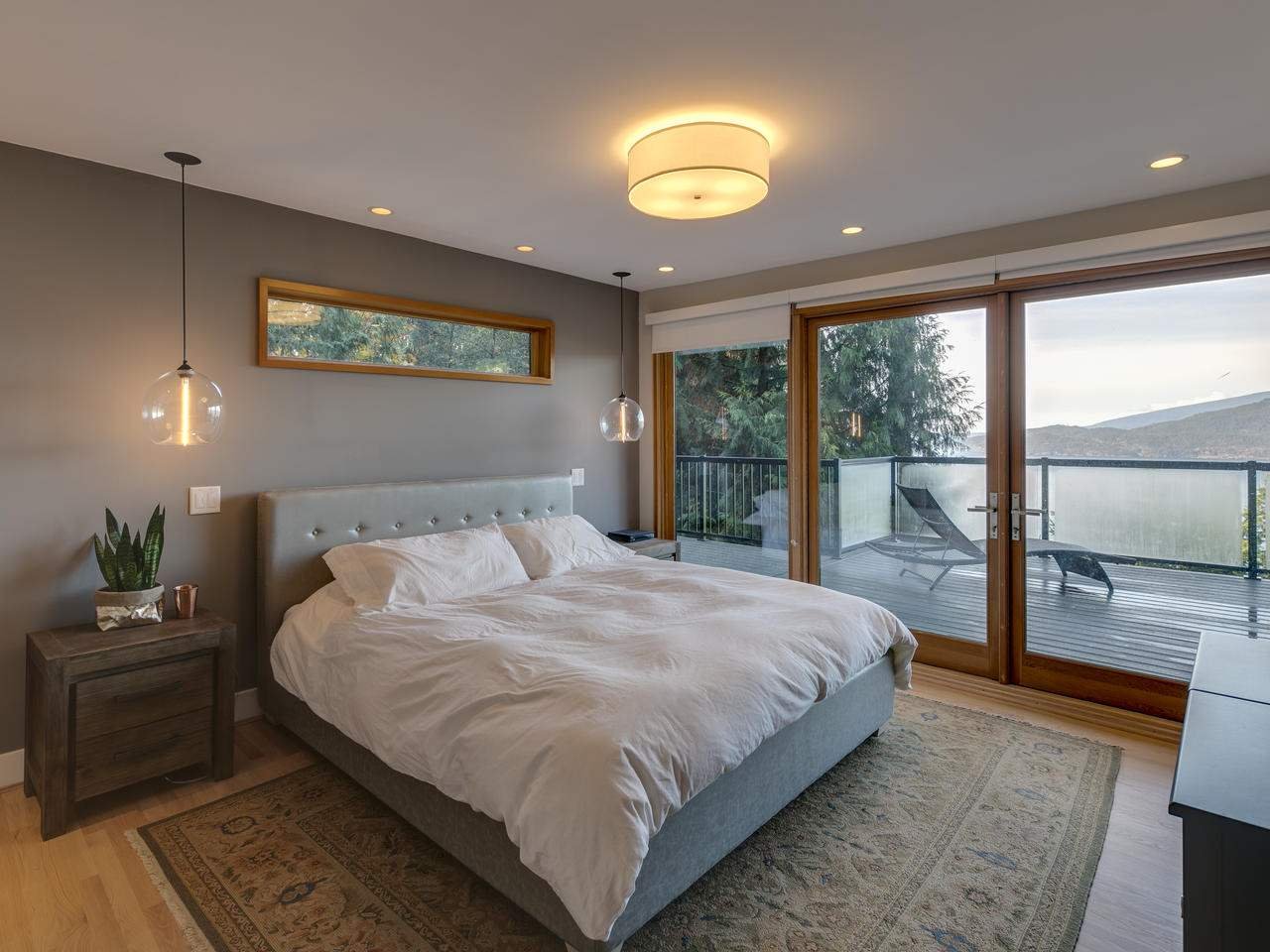 280 Mountain Dr