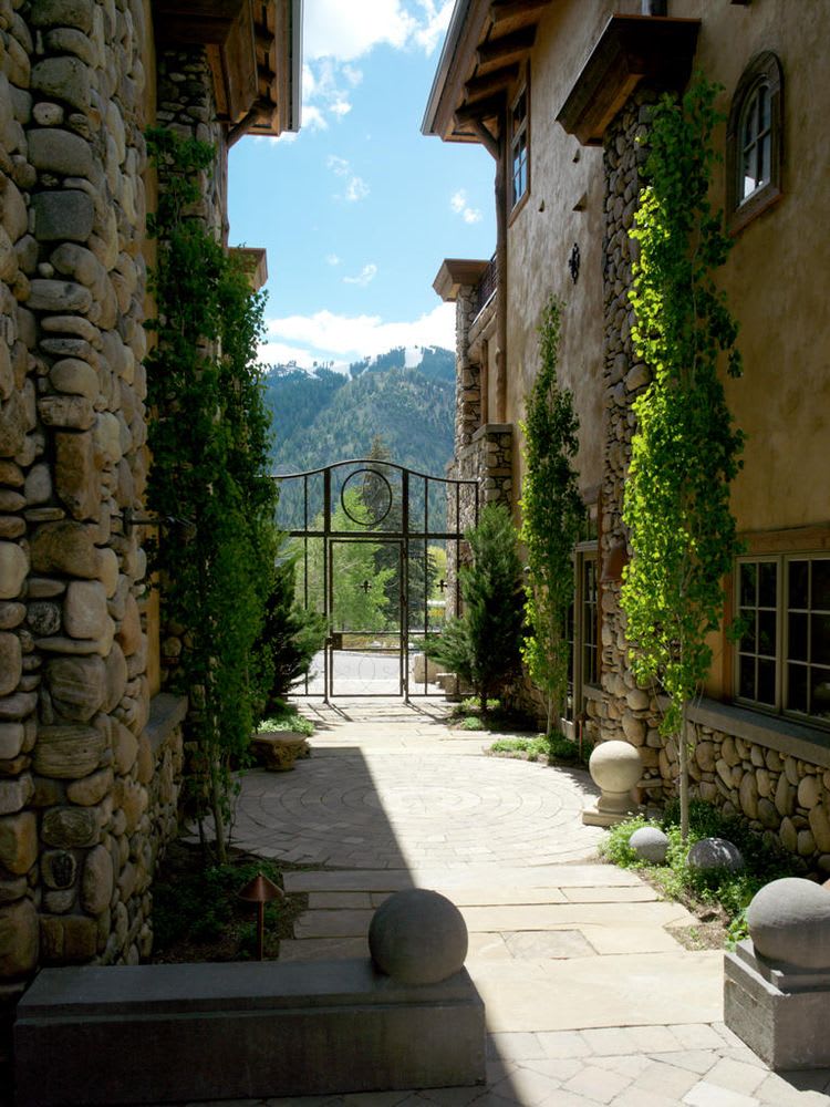 520 N Leadville Ave #A