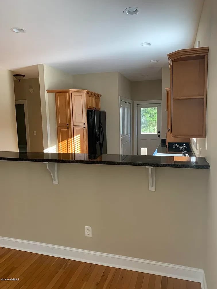20 River Dr