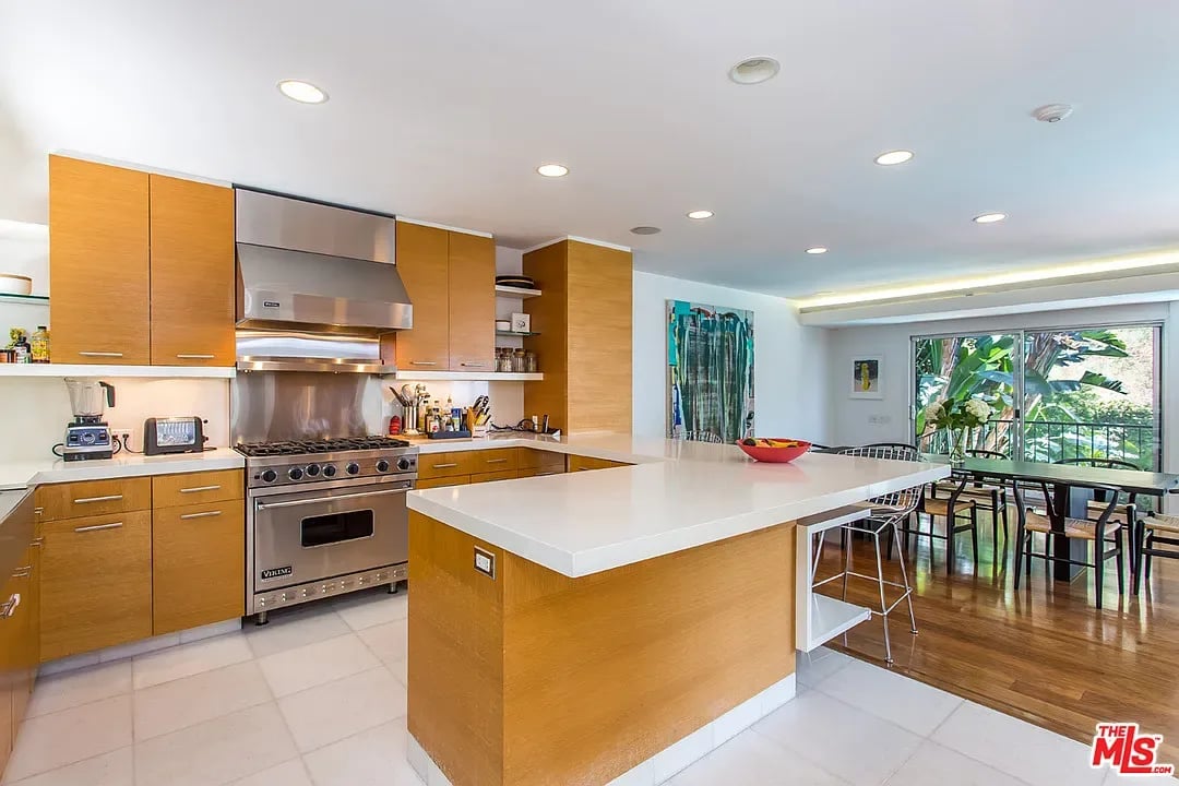 1674 Sunset Plaza Dr