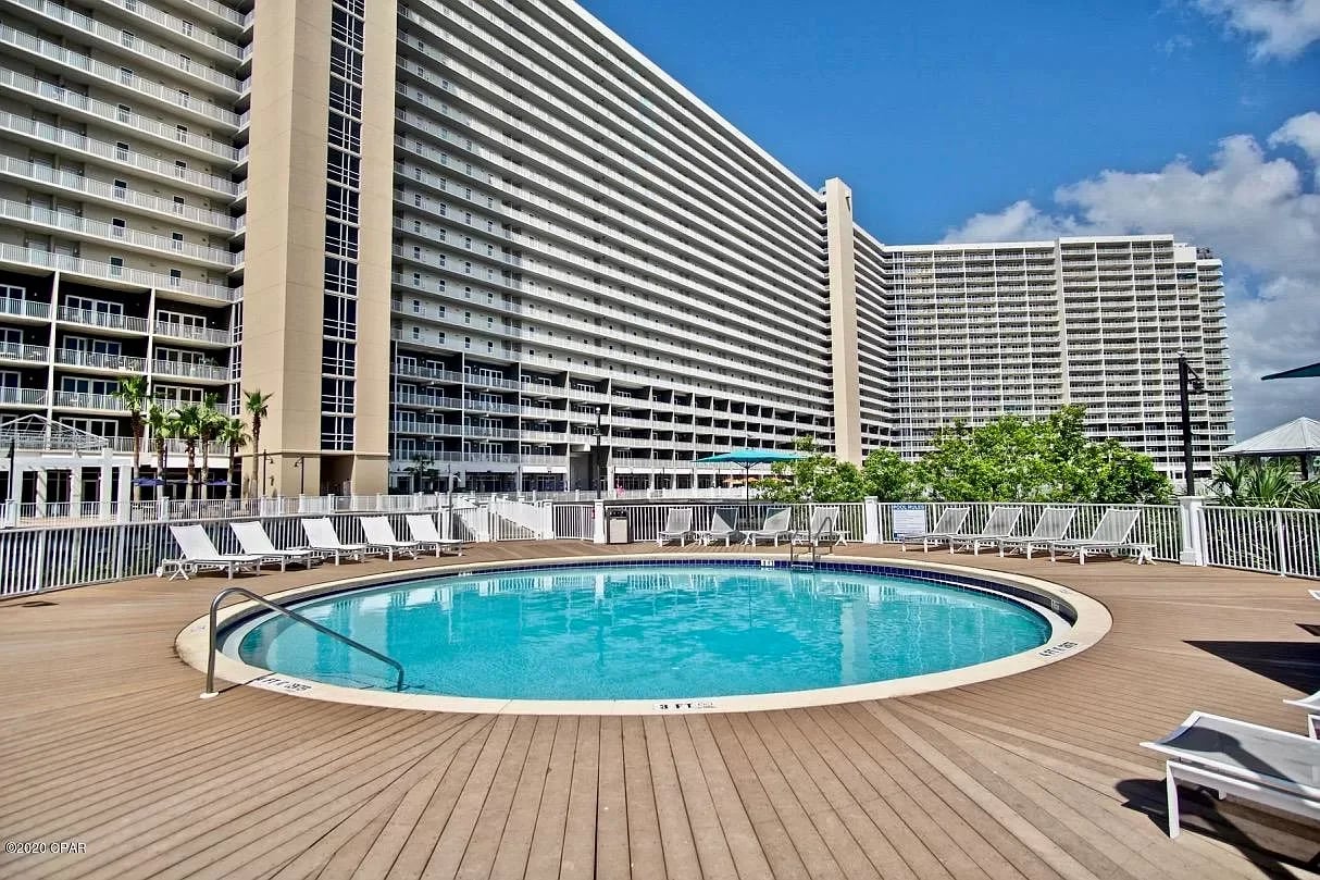 9902 S Thomas Drive Unit 635