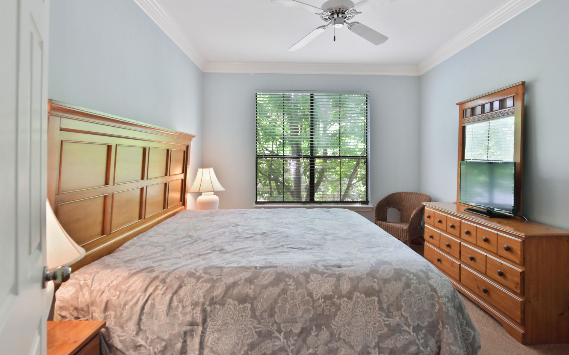 3777 Peachtree Road NE Unit: 924