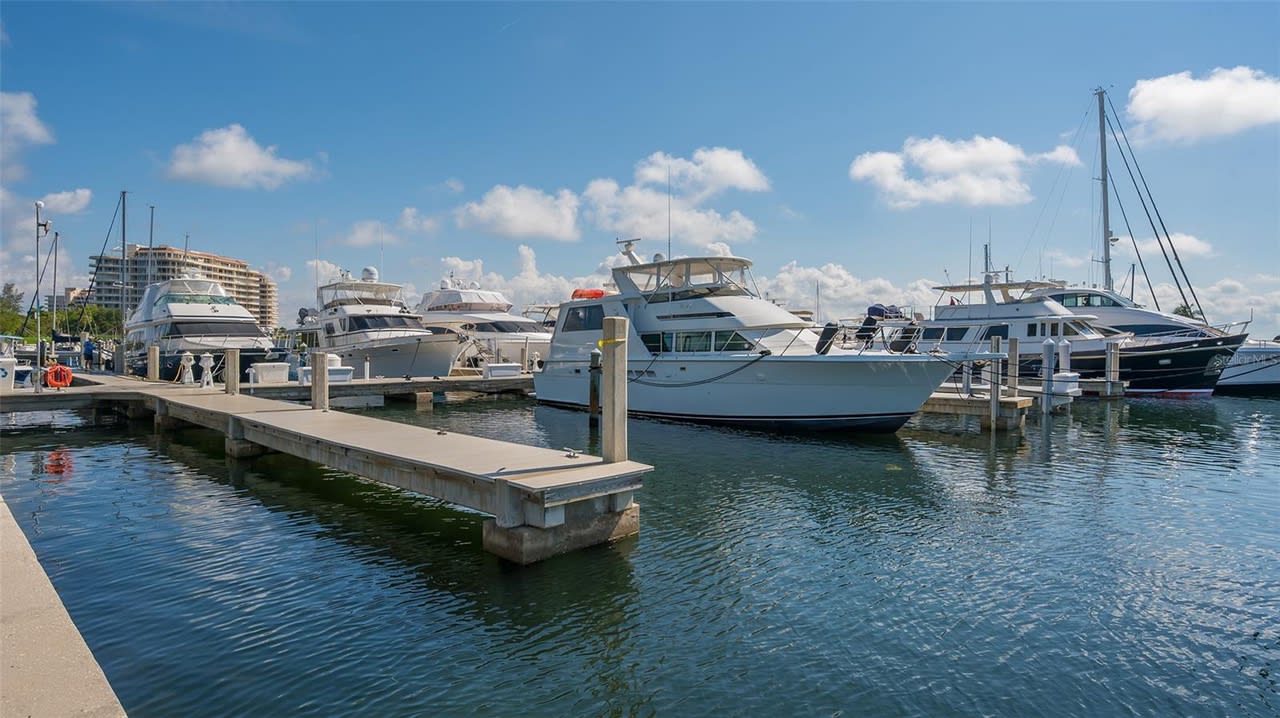 2120 Harbourside Dr, #657
