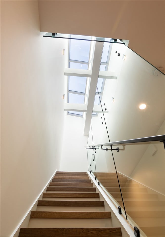 2040 Karen Cres