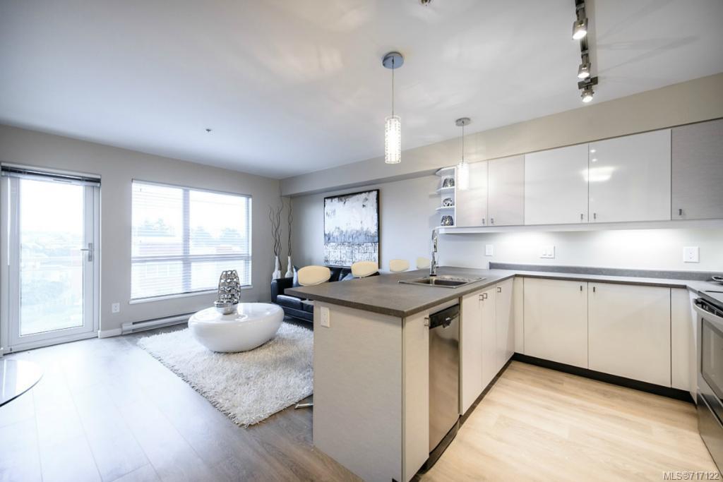 102-785 Tyee Rd, Victoria