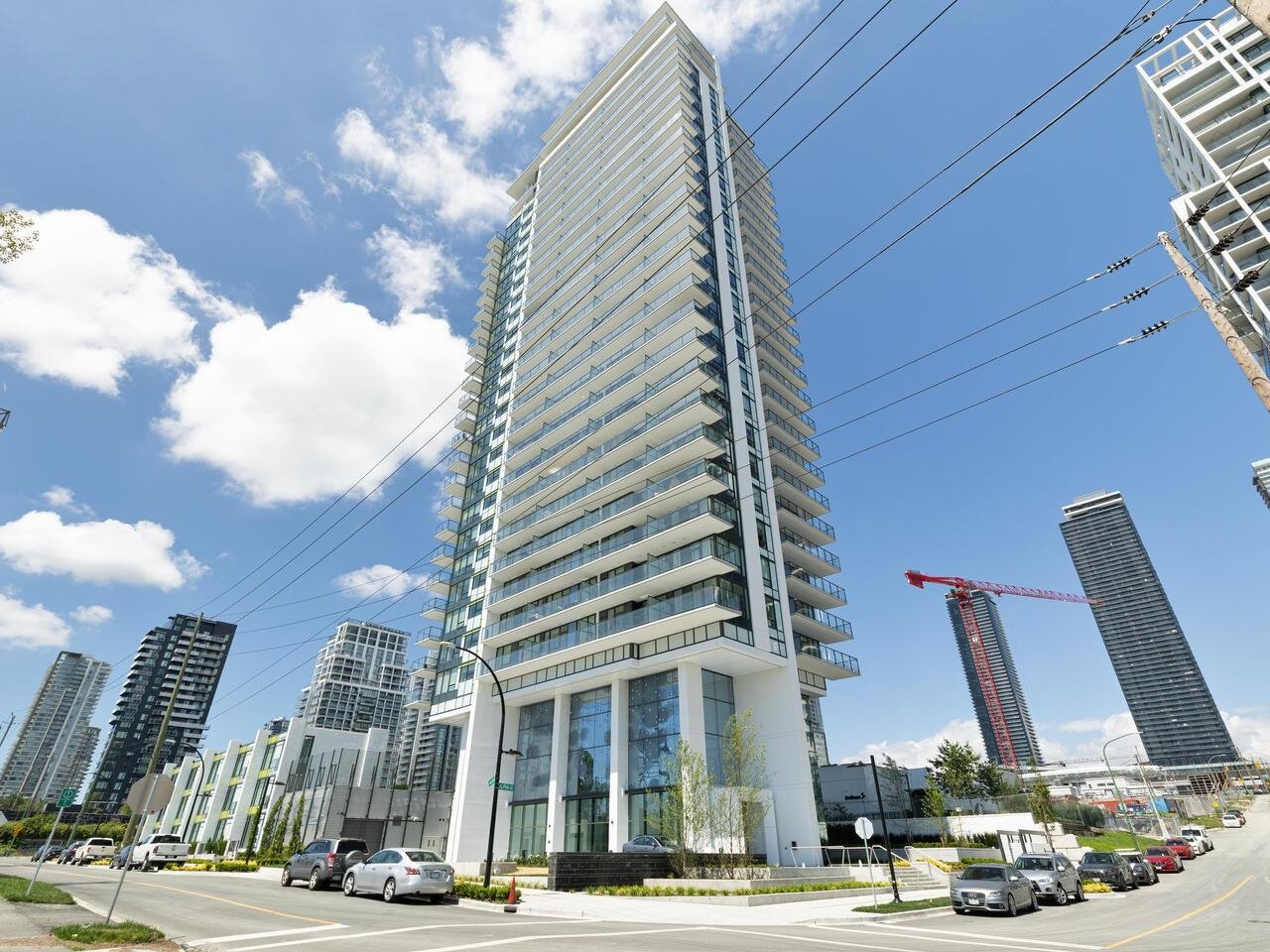 303-2425 Alpha Ave