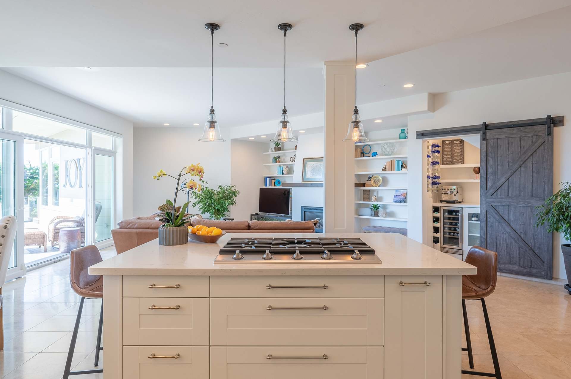 Sweeping Ocean Views - 24916 Lincoln Street