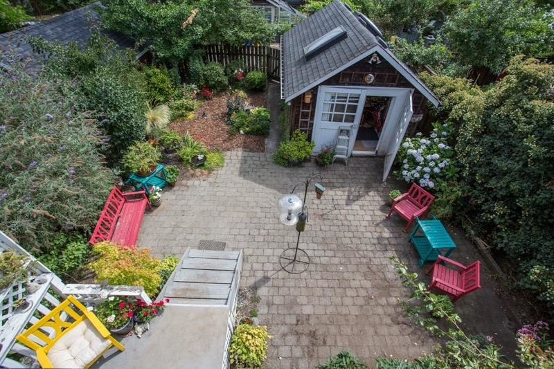 4458 James St