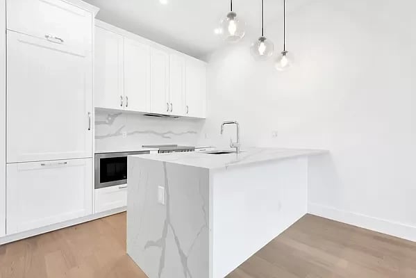 21-30 45 Rd. Unit: 5