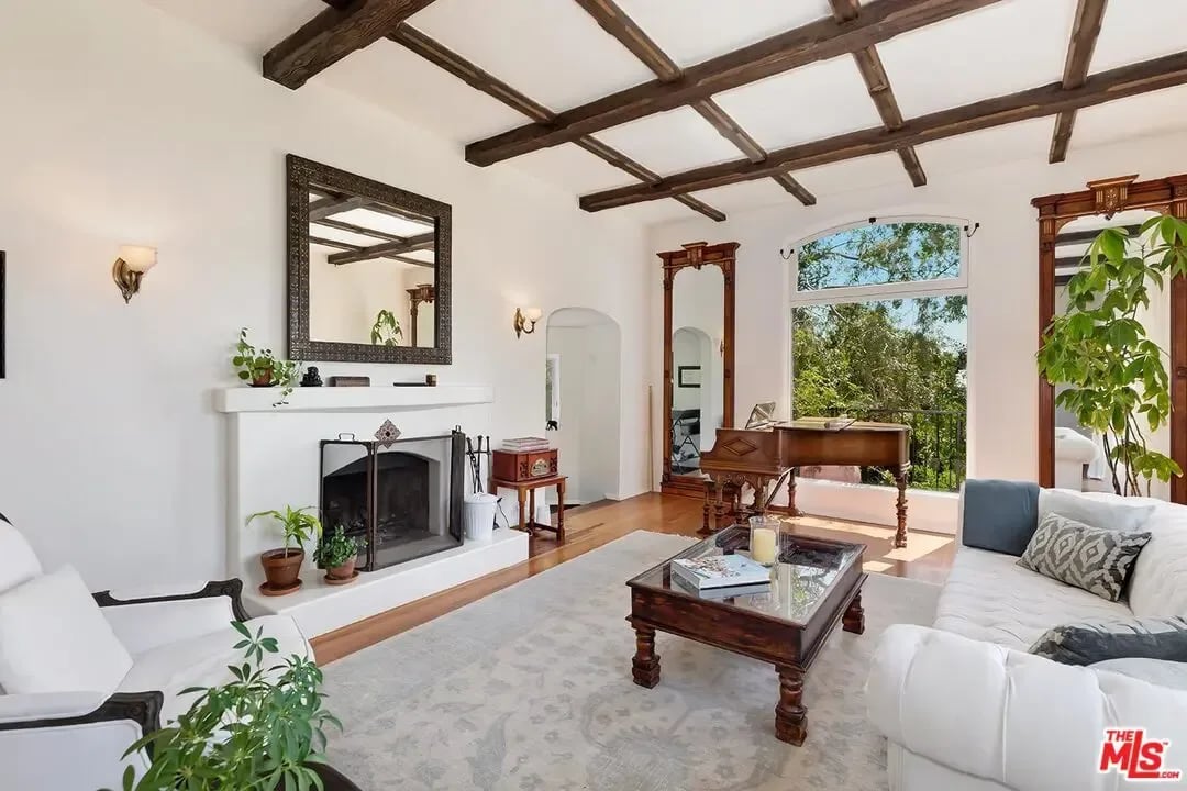 CLASSIC BEACHWOOD CANYON SPANISH