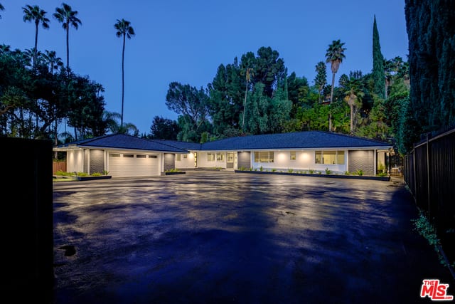 4450 Hayvenhurst Ave