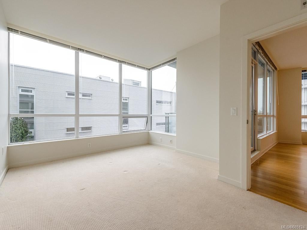 207-399 Tyee Rd
