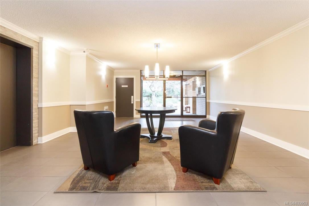 321-1870 McKenzie Ave, Saanich