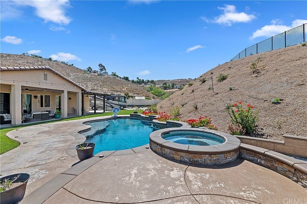 3430 Shandell Ct