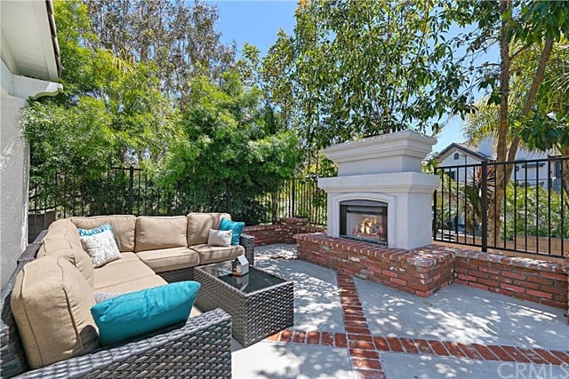 6652 Carriage Circle, Huntington Beach 