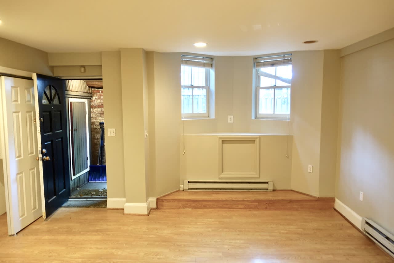 South End - Private Entry 1 bed 1 bath w. Laundry / Patio! 