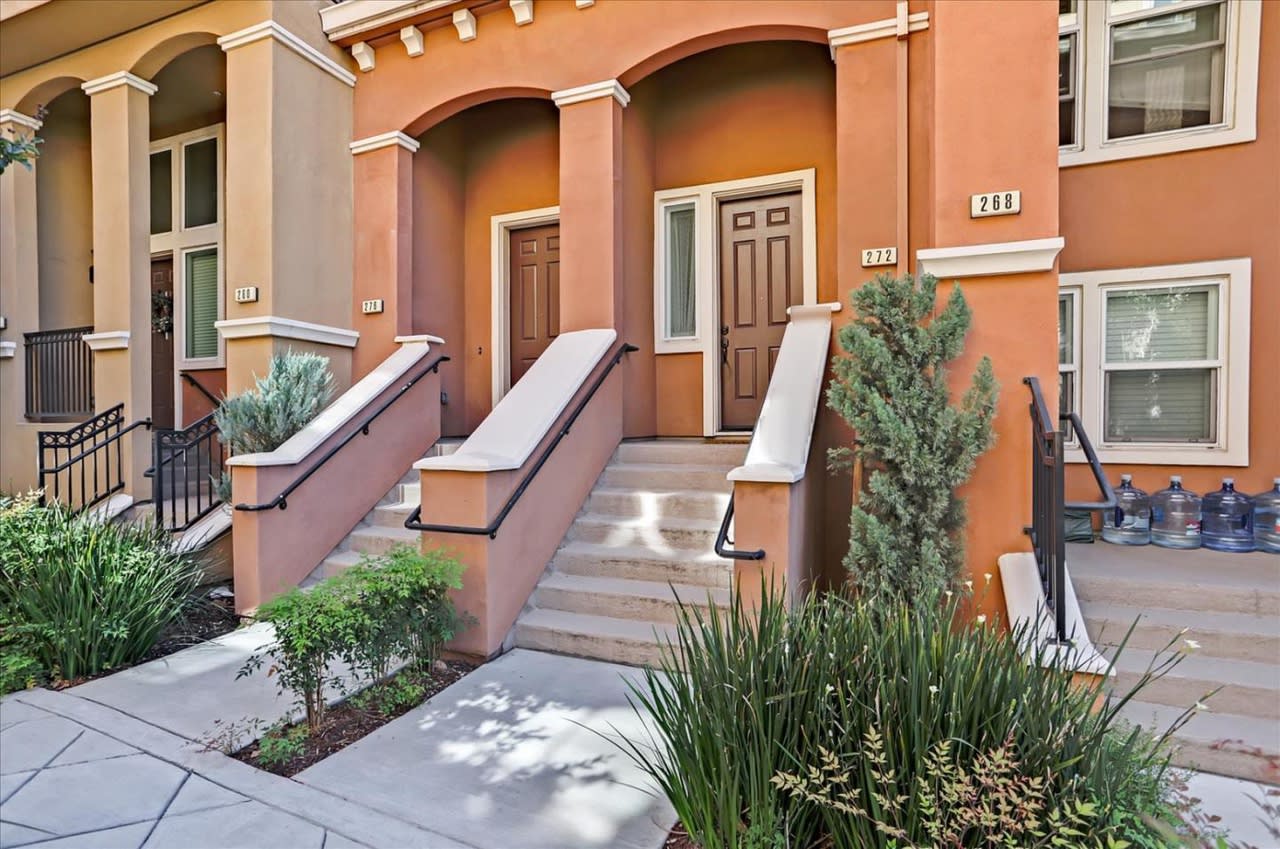 272 Currlin Cir
