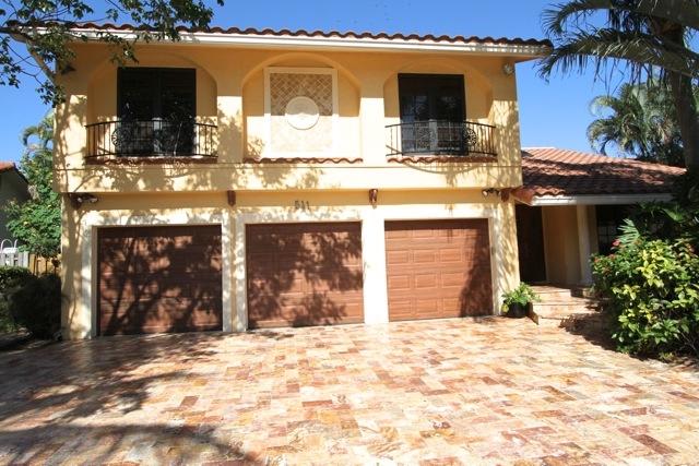 541 SW 15th St