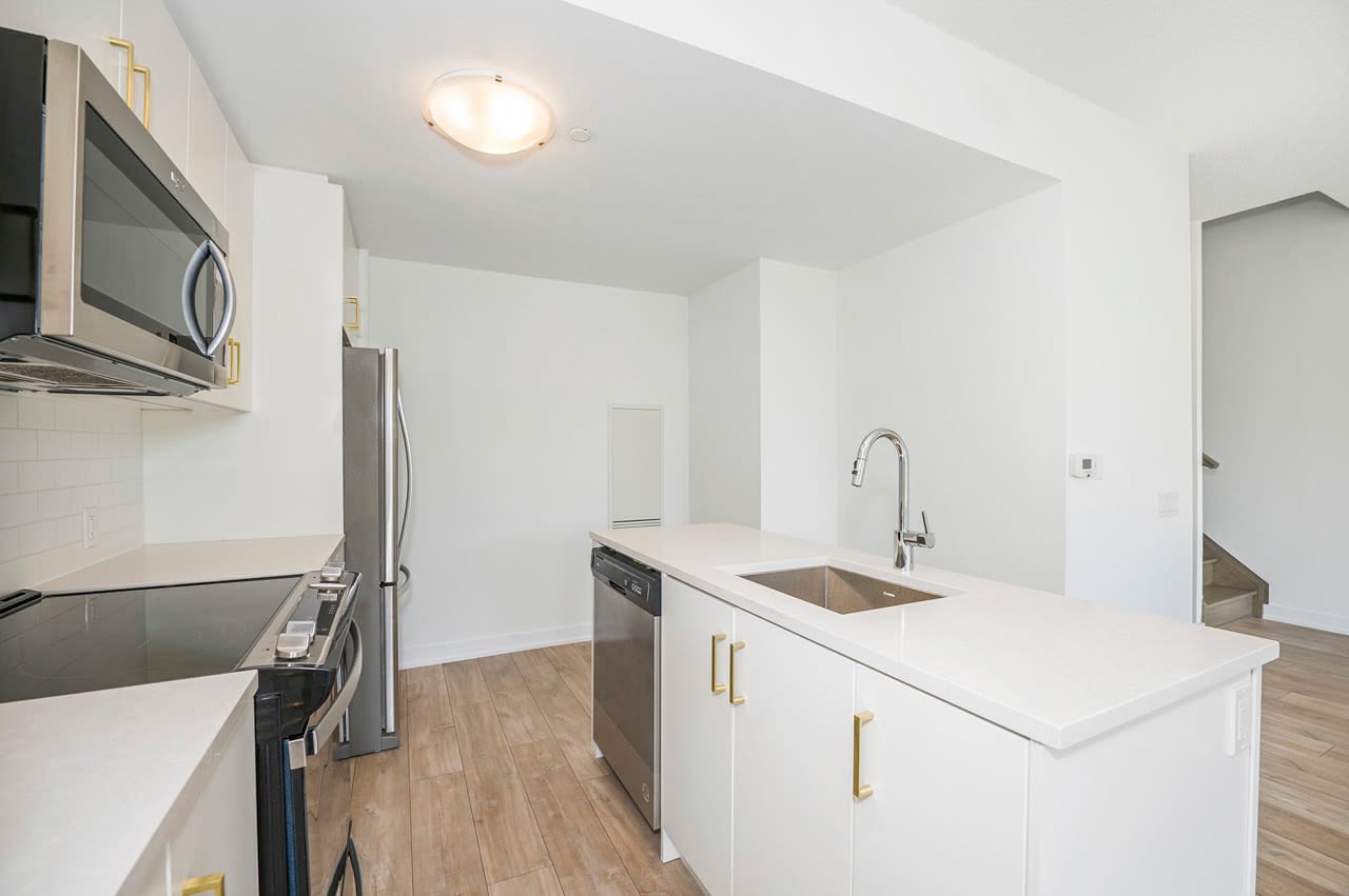 251 Manitoba St Unit: 117