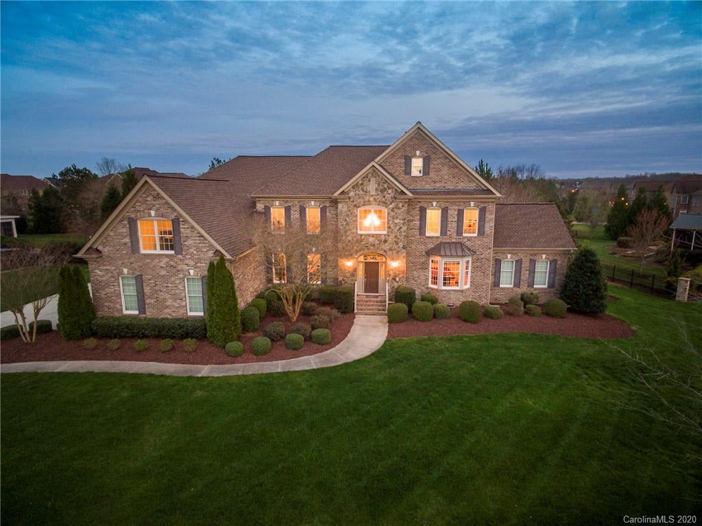 821 Wandering Way Dr