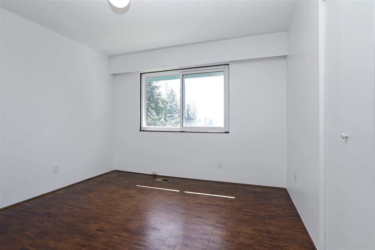 230 Mountain Dr