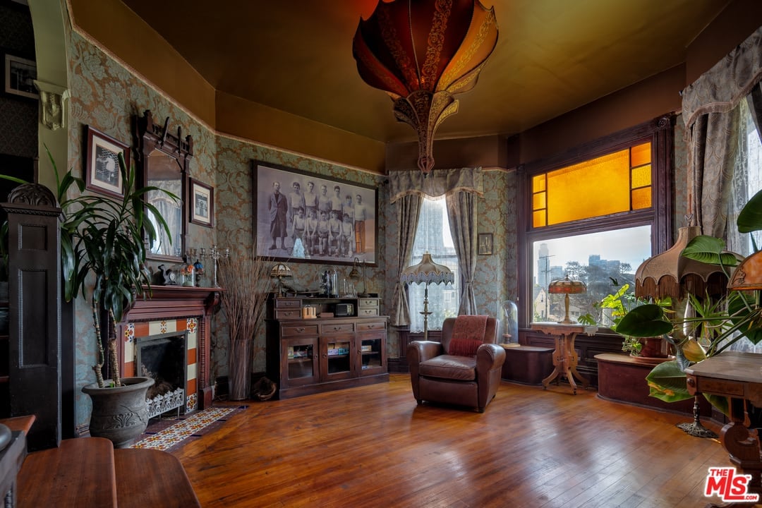 Historic Grand Queen Anne Residence, 1895