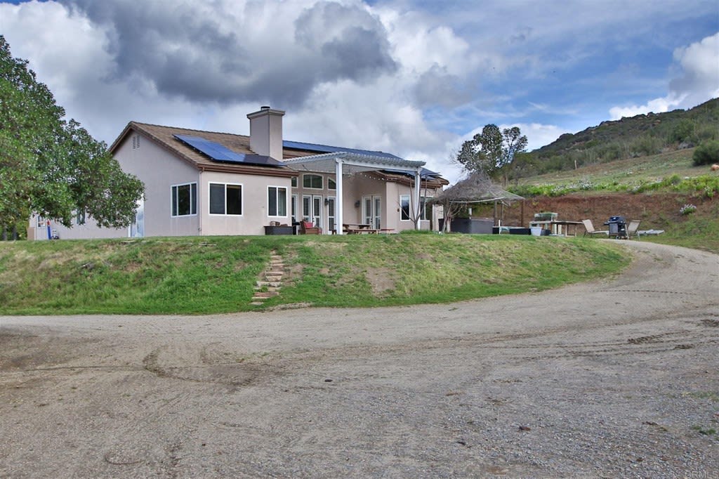 415 Peutz Valley Rd