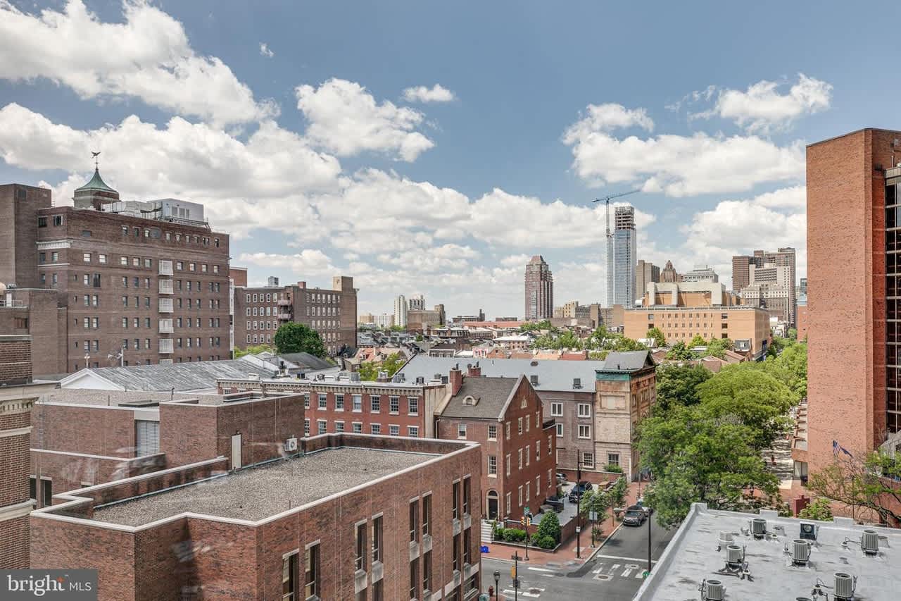220 W Washington Sq #600