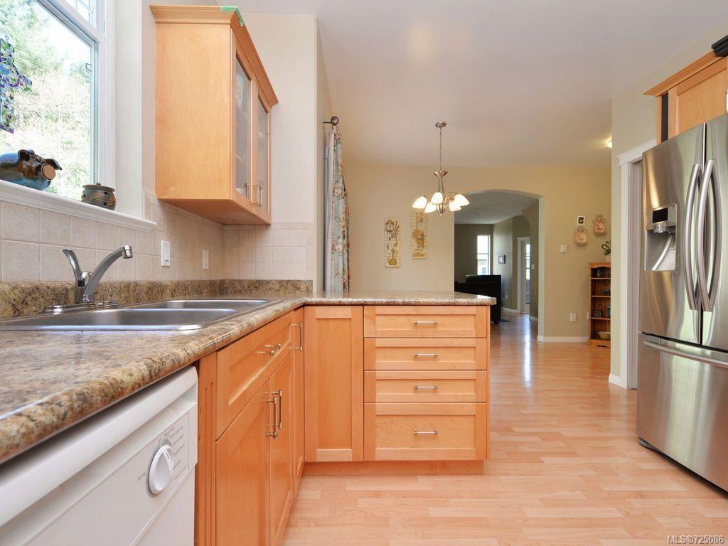 2552 Kinnoull Cres