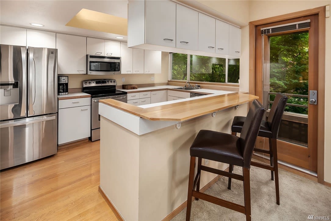 1768 Aurora Avenue N Unit: 201