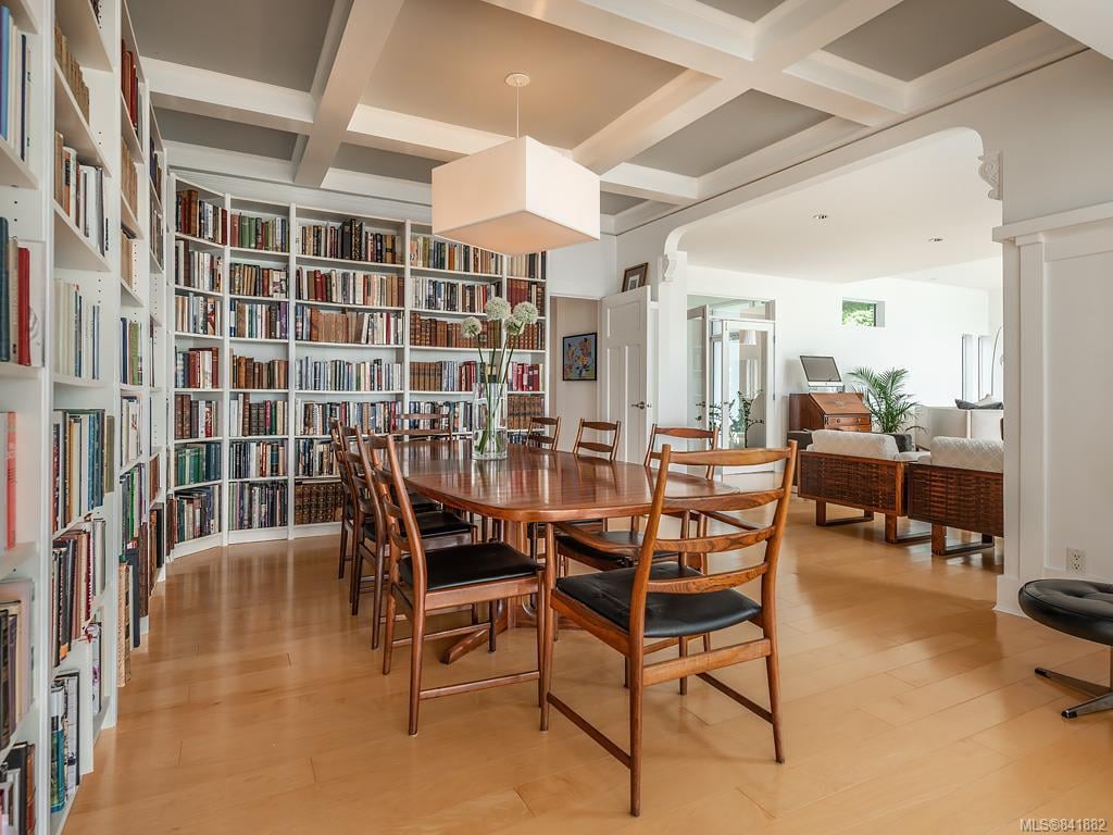 207 Beach Dr