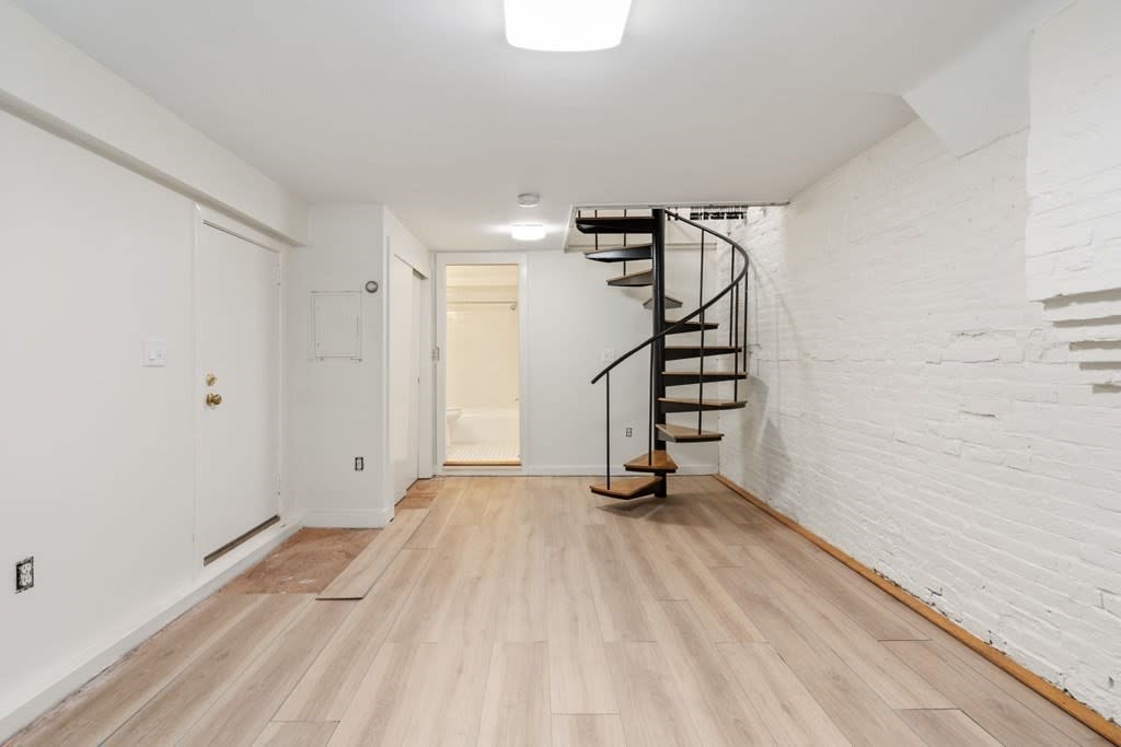 24 Braddock Park, #1