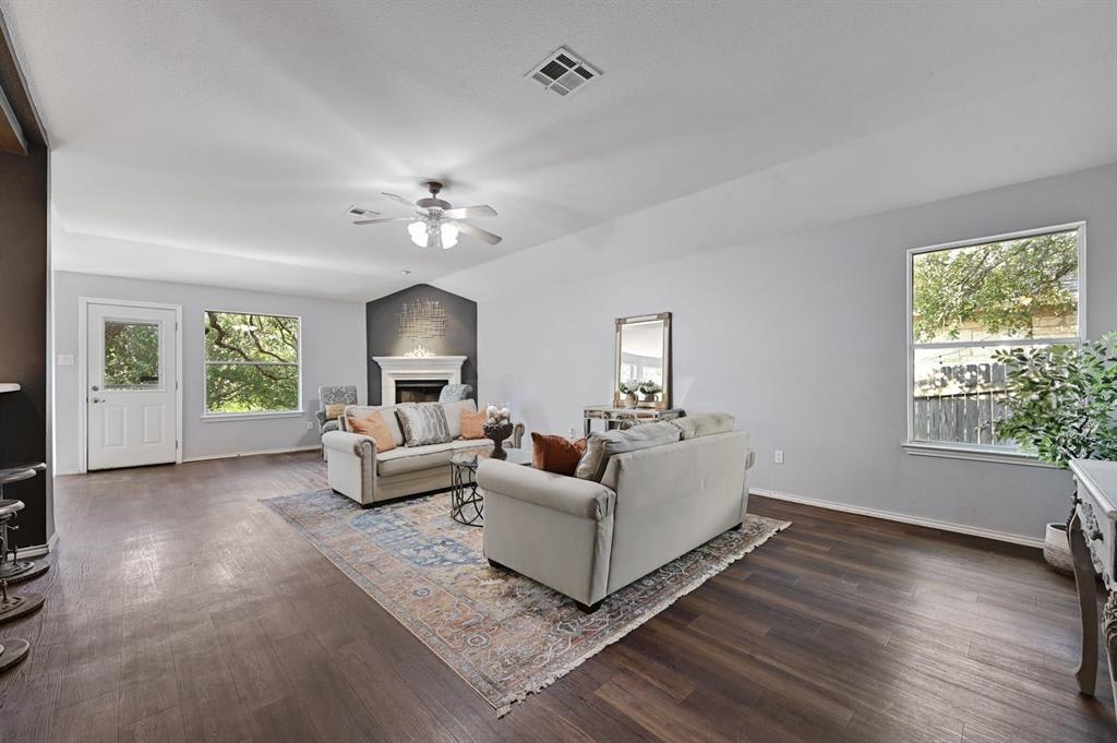 Charming Designer Home in Villages at Western Oaks