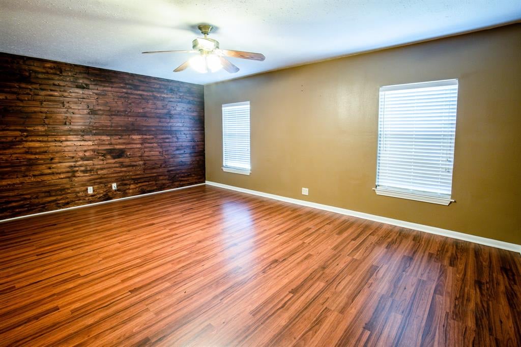 437 N Meinecke St Bellville, Tx 77418