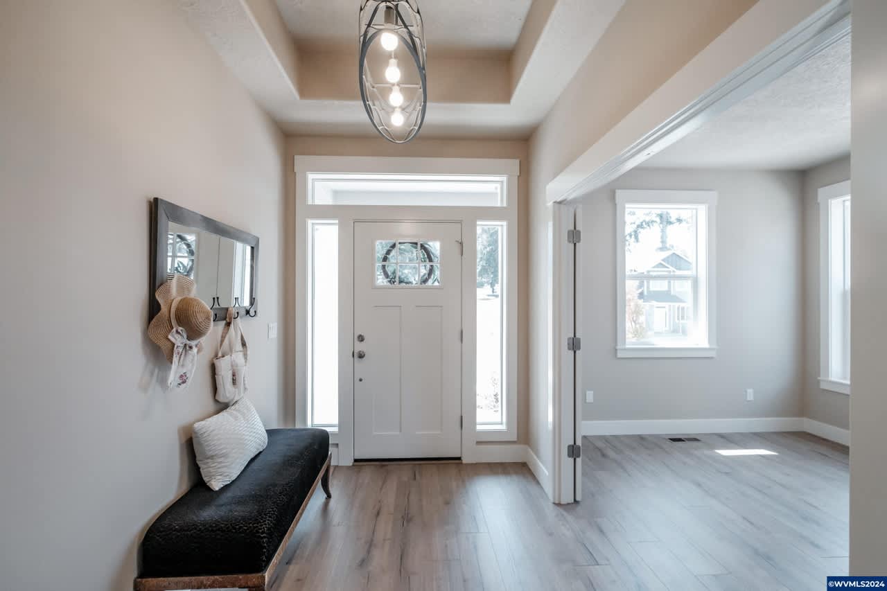 708 NW George Ct