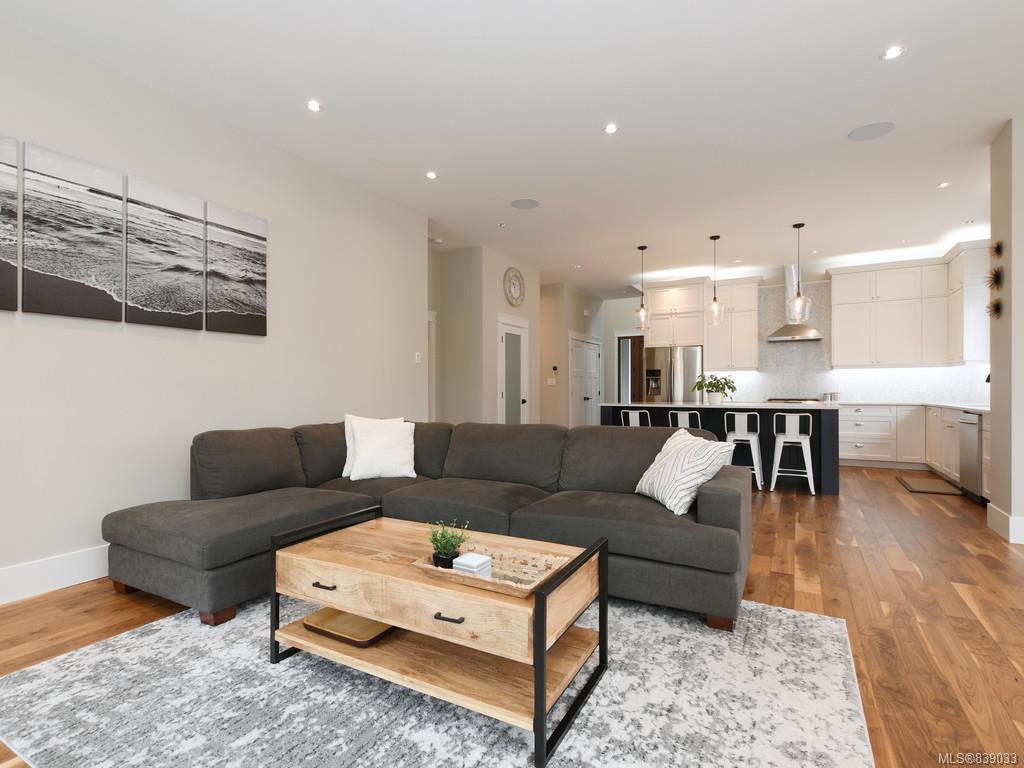1401 Grand Forest Close