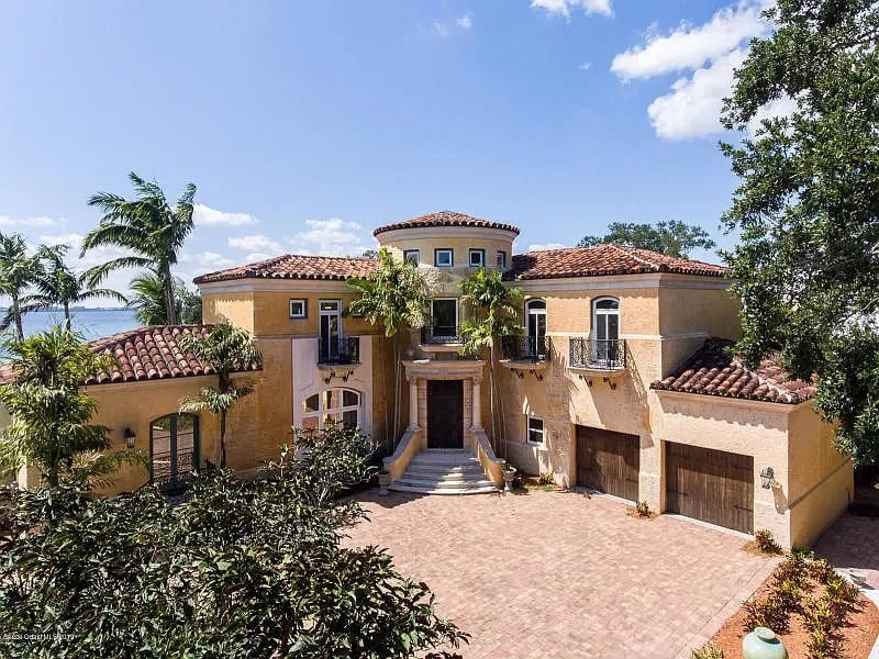 1000 N Riverside Drive