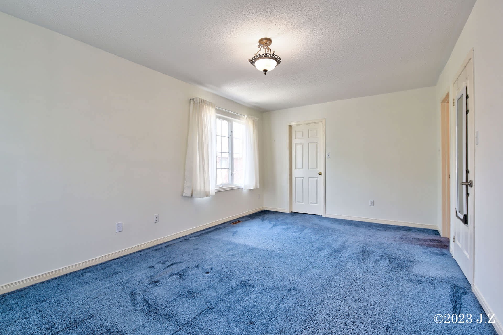 2 Waterton Cres