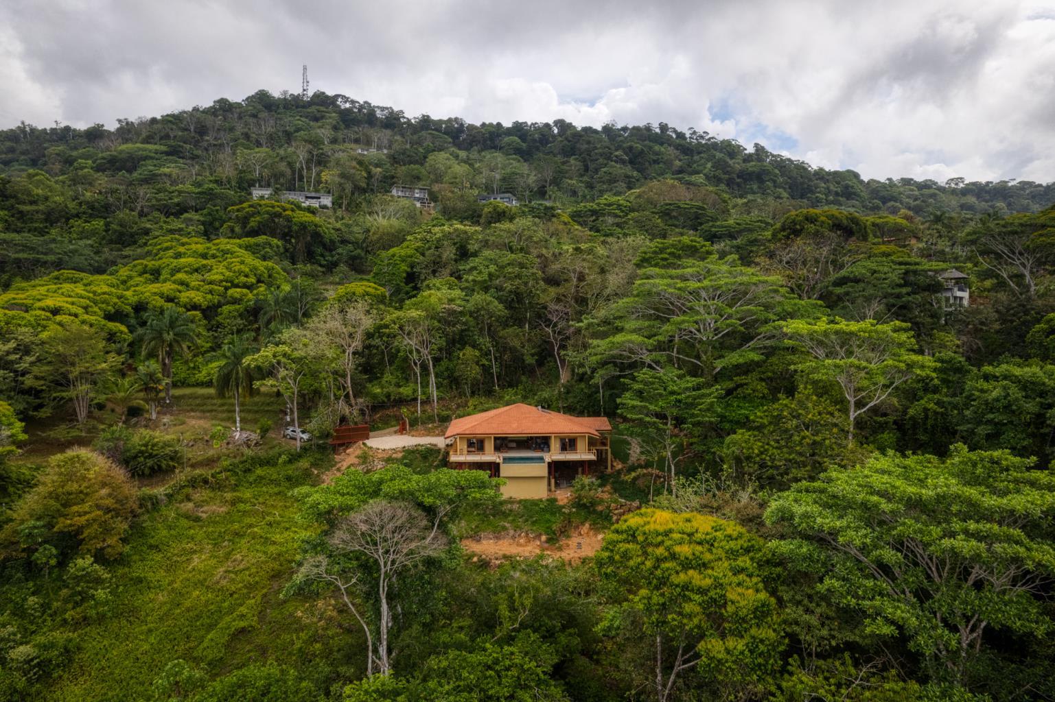 New 4 Bedroom Ocean View in Escalares