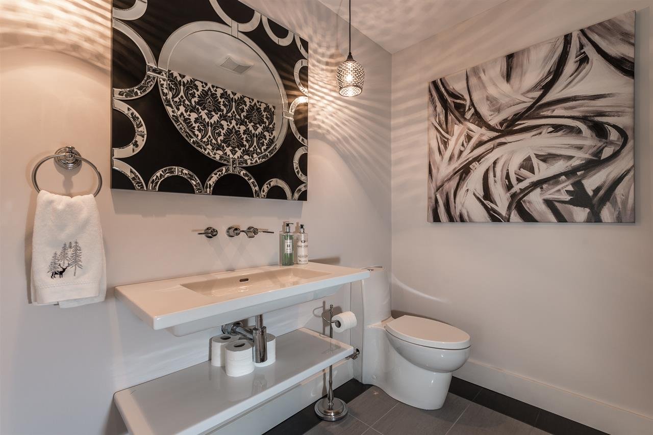 5393 Wildwood Cres