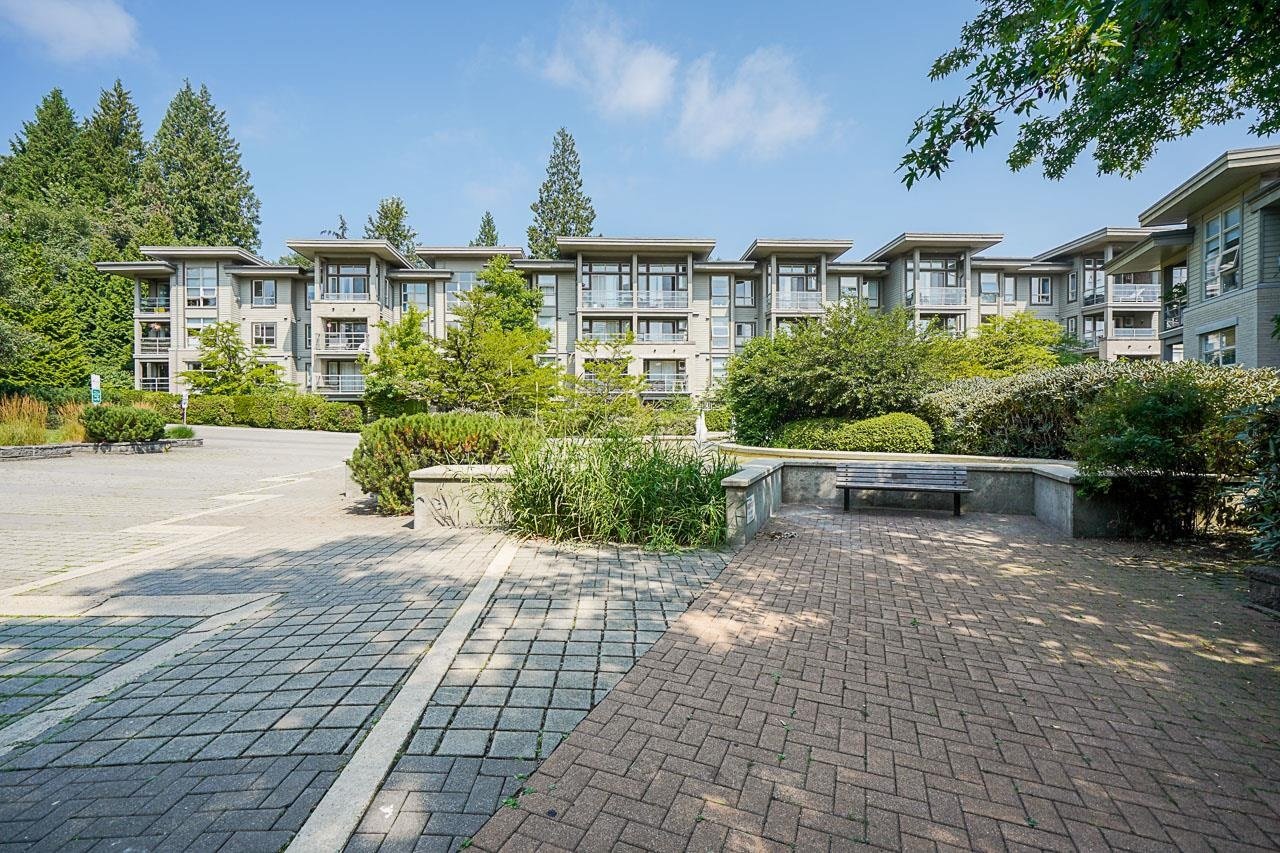 316-9319 University Cres