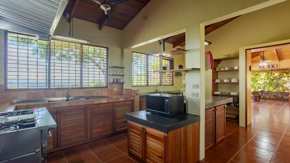 Home with White Water Views and Easy Access in Ojochal