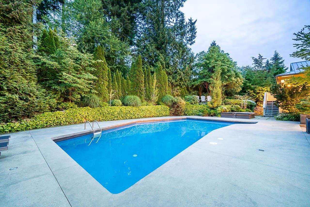 2920 Altamont Cres